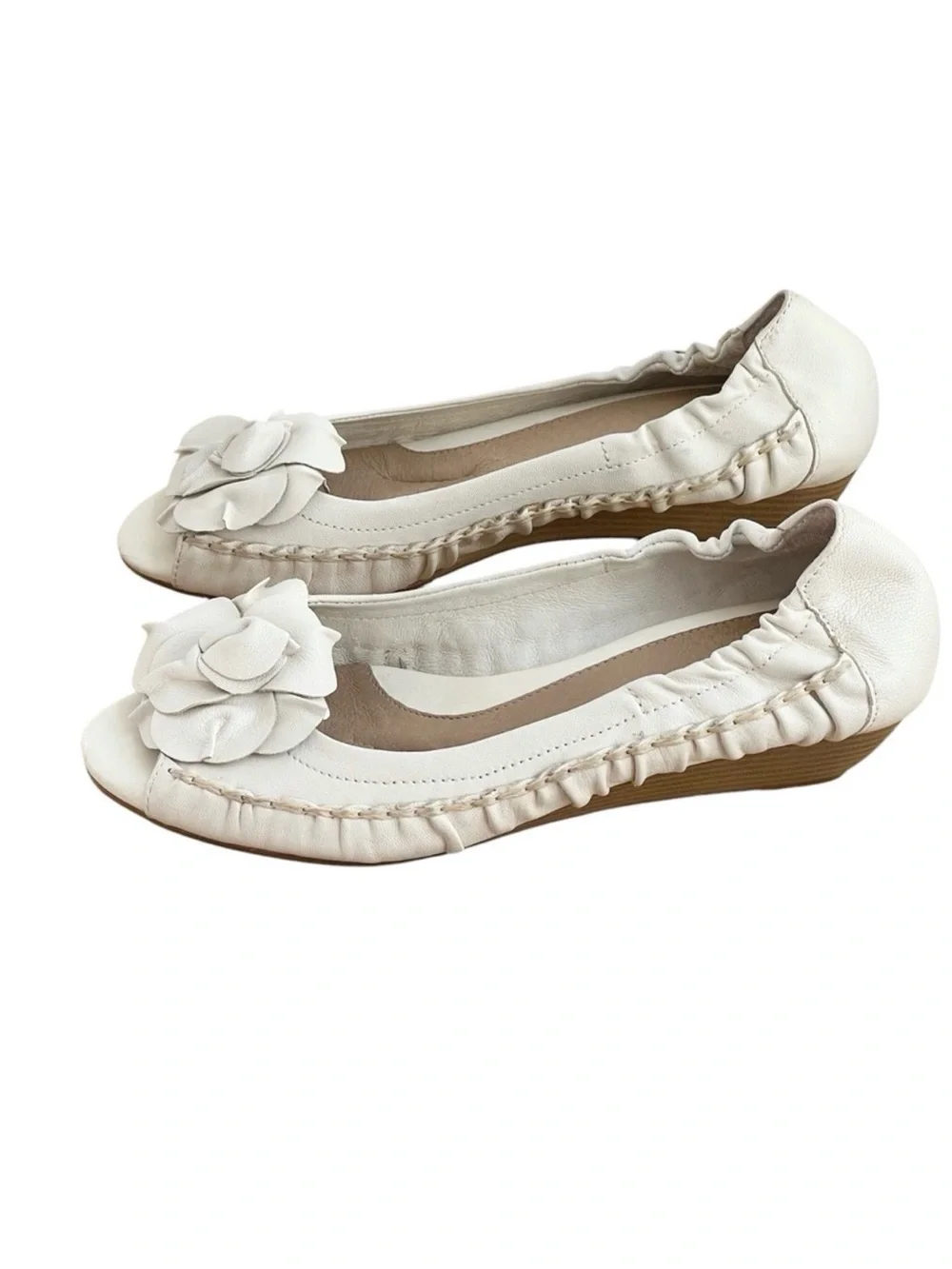 Nurture by Lamaze Ivory Leather Peep Toe Floral Rosette Comfort Shoe 9M
